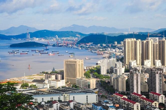 定海区，综合发展与创新驱动的舟山核心区域插图