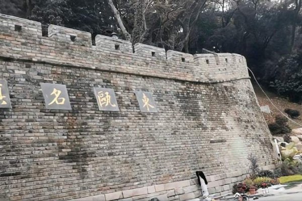 温州商城网站建设,探索佳木斯温州城的故事与历史背景分析。建设地点与时间揭秘,创始人信息待查证等详细介绍与分析。开平区城市建设与百方网成长历史简述。温州家电市场及万象城的地理位置介绍和网上商城的建设费用探讨。探寻更多真实可靠的信息来源以深入了解这座历史悠久的商贸胜地及其发展脉络。-百挑一