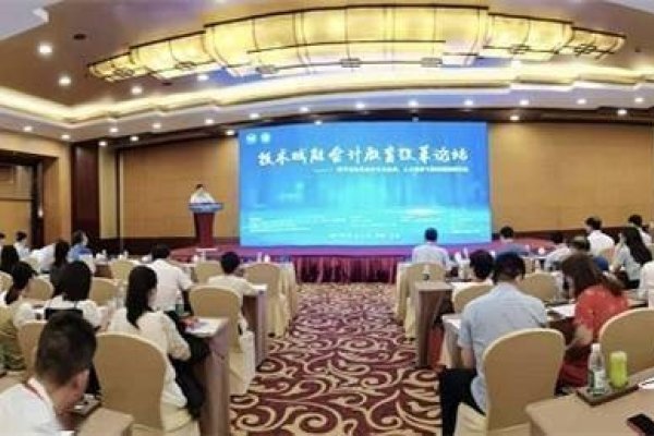 IT课程培训中心，打造数字时代的专业人才-方知甜