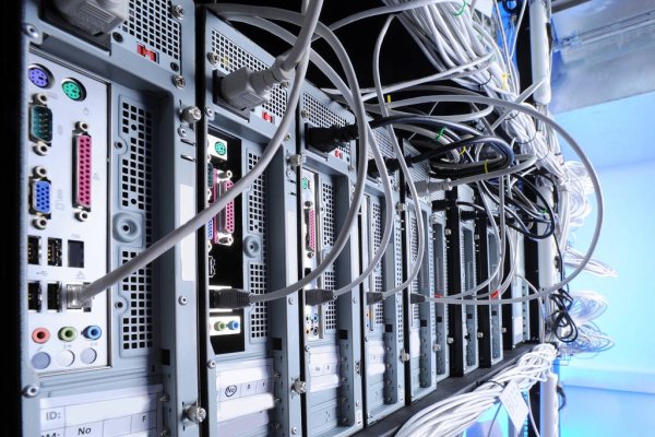 家用服务器的多功能与实用优势，娱乐中心、数据中心及远程管理利器-猫山树